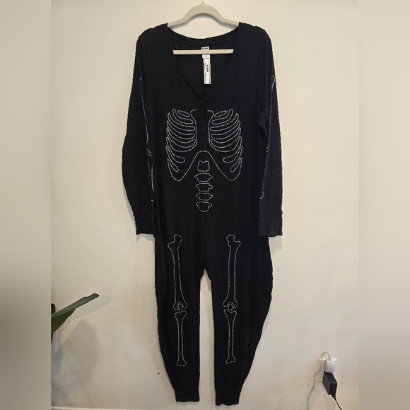 PINK Victoria's Secret Black Skeleton Kids Pajama Set - Picture 1 of 8